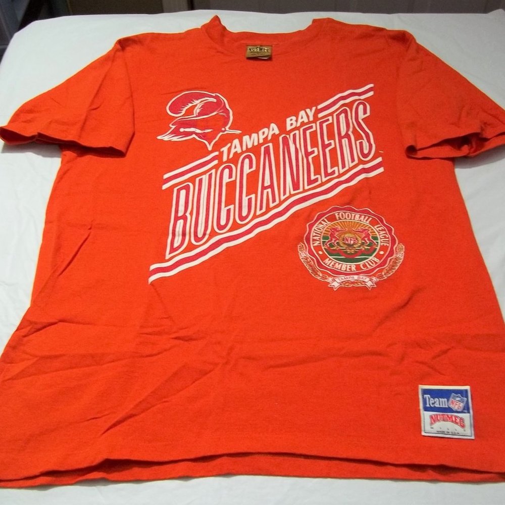 PRE-OWNED - NFL - TAMPA BAY BUCCANEERS - ORANGE TSHIRT - ADULT LARGE - NUTMEG